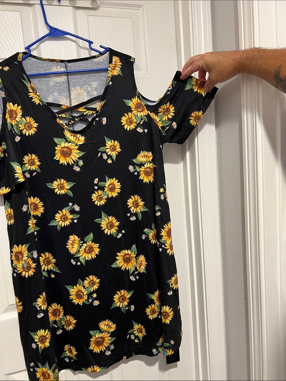 Black Sunflower Cold-Shoulder Dress - Picture 3 of 7